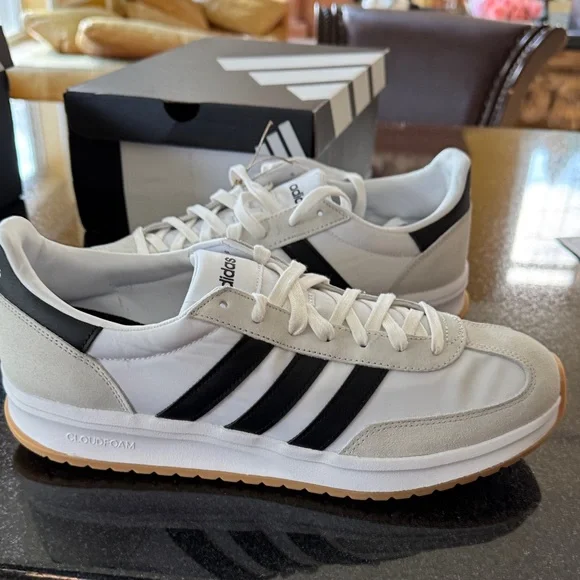 Adidas Cloudfoam White and Black Trainers - Picture 3 of 3